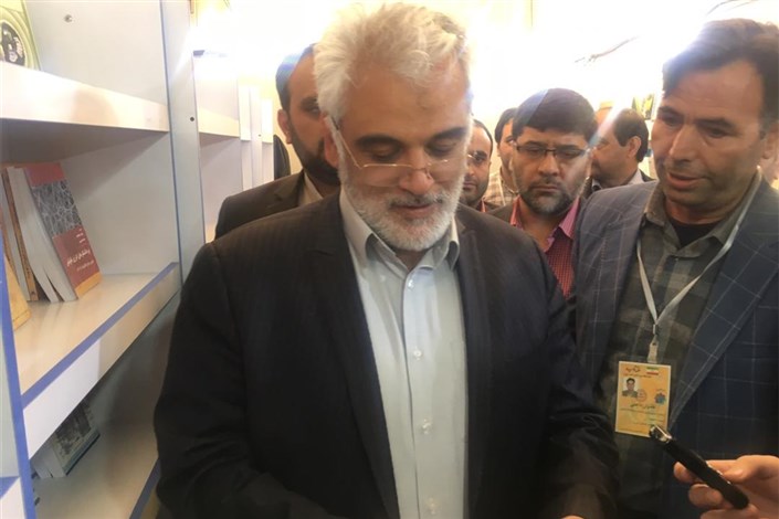 دکتر طهرانچی از نمایشگاه کتاب بازدید کرد