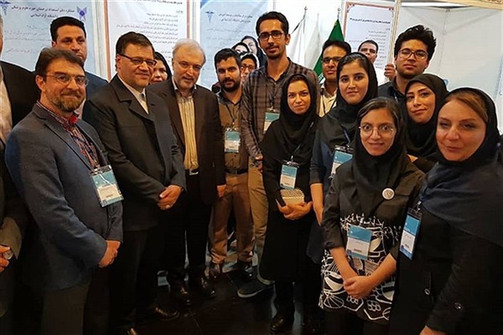 بازدید وزیر بهداشت از غرفه دانشگاه آزاد اسلامی در جشنواره آموزشی شهید مطهری