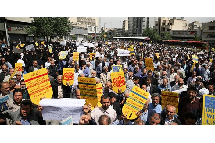 نمازگزاران تهرانی از تعلیق تعهدات برجامی حمایت کردند