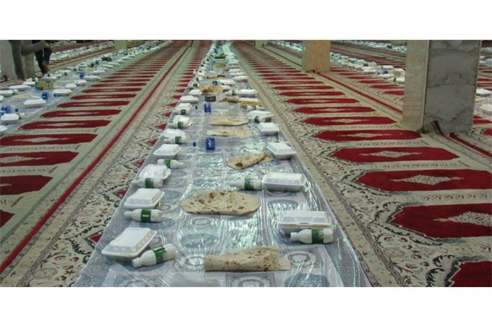 مراسم افطار برای رانندگان تاکسی پایتخت در 5 پایانه