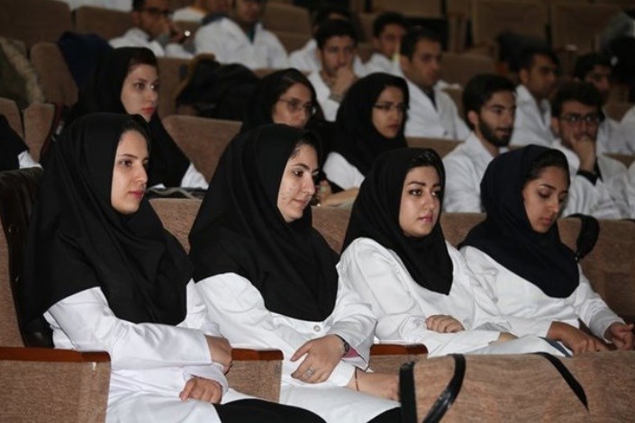 دانشگاه علوم پزشکی آزاد اسلامی بازوی پرتوان سلامت کشور است/ شکست انحصار و محدودیت پذیرش در رشته‌های پزشکی