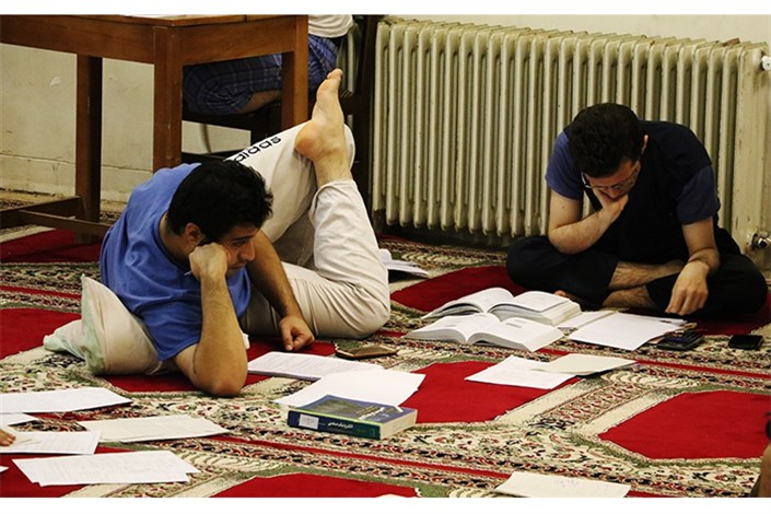 سرانه مطالعه دانشجویان ایرانی چقدر است؟/ گرانی کاغذ بهانه‌ای برای فرار از کتاب 