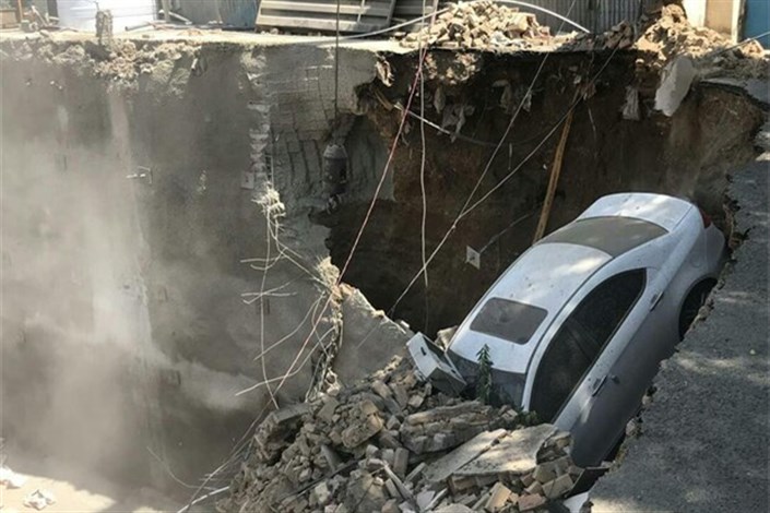 سقوط ماشین به گودبرداری ساختمان در وردآورد/فوت یک نفر زیر آوار