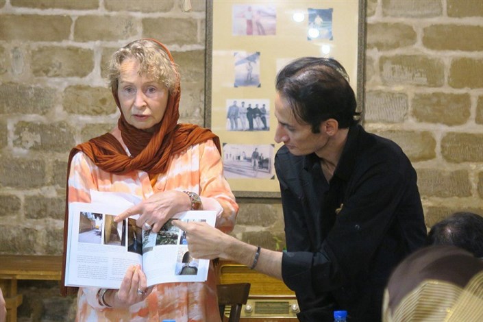 نویسنده و پژوهشگر آلمانی کتاب خود را به میراث فرهنگی خوزستان اهدا کرد