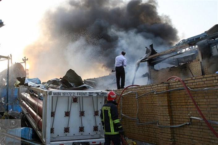 انفجار و آتش سوزی سه کارخانه در شهرک شکوهیه قم/ ۱۵ کارگر مصدوم شدند+عکس