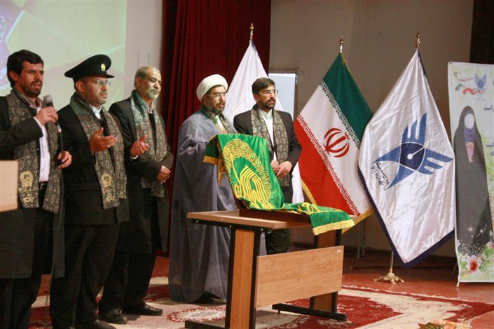  دانشگاه آزاد اسلامی بردسیر به عطر پرچم حرم رضوی متبرک شد