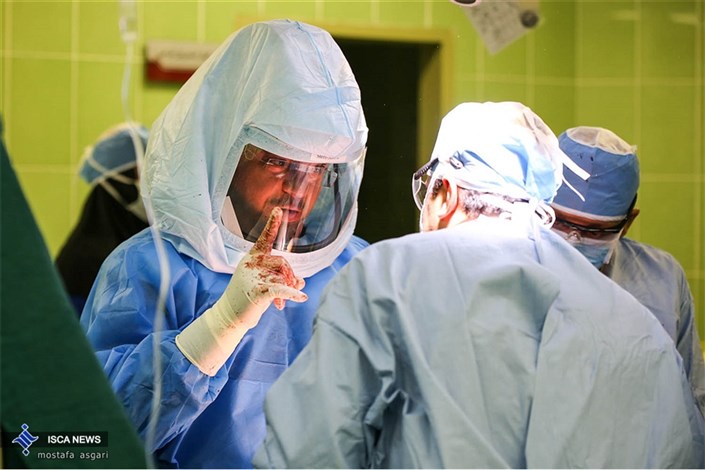 جراحی تعویض مفصل ران در بیمارستان فرهیختگان / فیلم