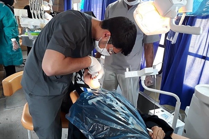استقرار اتوبوس سیار دندان‌پزشکی دانشگاه آزاد اسلامی در مناطق سیل‌زده لرستان