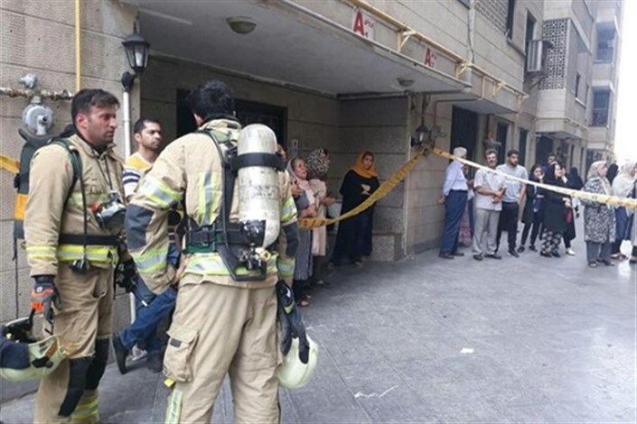 آتش سوزی دربرج ۱۰ طبقه/ 30 نفر حبس شدند+عکس