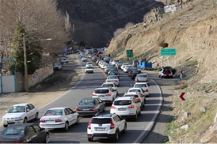 ترافیک سنگین در جاده های شمال/ توقیف 5 ساعته خودروهای عبوری از شانه راه