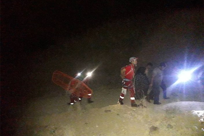 گم شدن ۶ نفر ازاعضای  یک خانواده در بازگشت از آبگرم/امداد در تاریکی شب