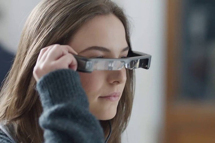 بهبود حرکت افراد کم‌بینا با کمک عینک‌های واقعیت افزوده