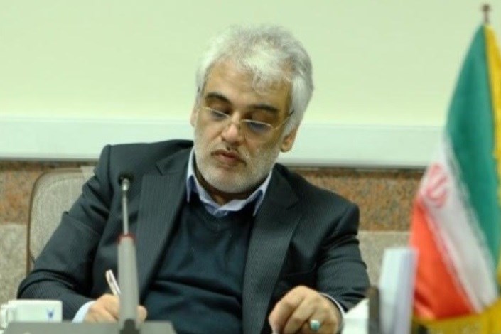 دکتر طهرانچی روز کارمند را به کارکنان دانشگاه آزاد اسلامی تبریک گفت 