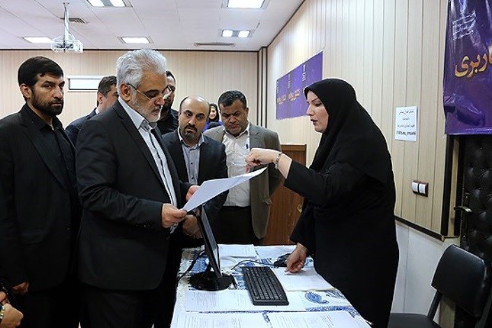 بازدید سرزده دکتر طهرانچی از روند ثبت‌نام دانشجویان جدیدالورود