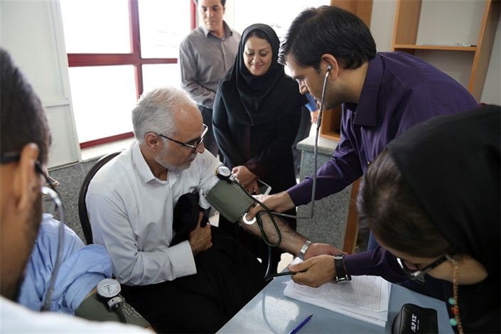 طرح پایش سلامت زائران اربعین توسط دانشجویان پزشکی واحد کرمانشاه کلید خورد