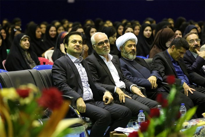 جلسه توجیهی 2500 دانشجوی واحد کرمانشاه برگزار شد