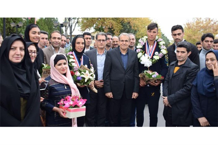 دانشجوی رشته حقوق واحد زنجان نشان بانوی شجاعت جهان را دریافت کرد
