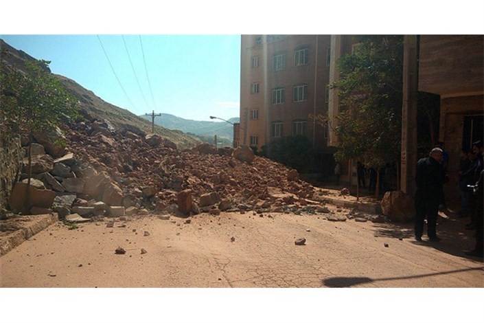 ریزش کوه در ۳ مقطع/ تمام جاده های شهری و روستایی مناطق زلزله زده باز است