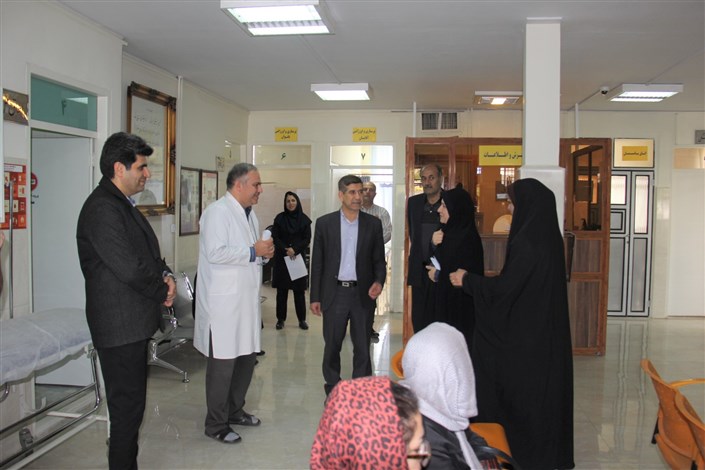 رئیس دانشگاه آزاد اسلامی واحد کرج از امکانات پزشکی درمانگاه سیدالشهدا بازدید کرد