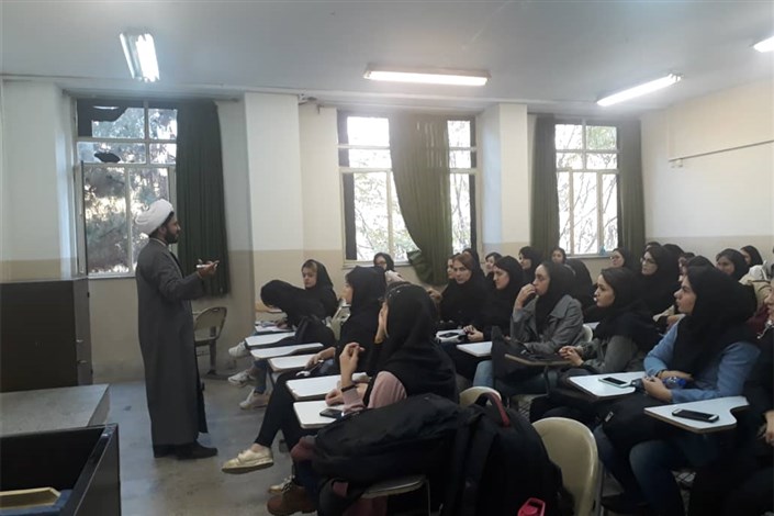 سلسله نشست‌های تخصصی اهمیت نماز در دانشگاه آزاد اسلامی واحد کرج برگزار شد