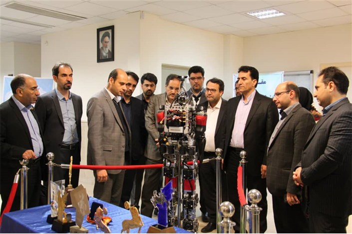 رئیس پژوهشگاه و شبکه آزمایشگاهی دانشگاه آزاد اسلامی از  واحد ایلخچی بازدید کرد