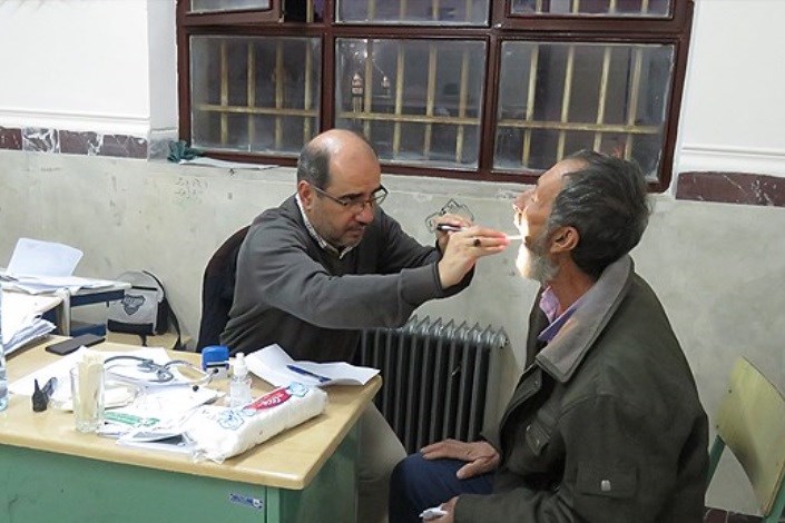 ارائه خدمات درمانی دانشگاه علوم پزشکی آزاد اسلامی تهران در روستای کریم‌آباد پاکدشت