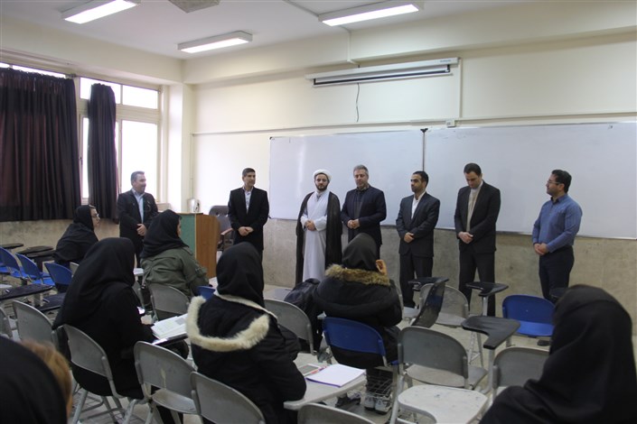 بازدید رئیس دانشگاه آزاد اسلامی واحد کرج از کلاس های درس دانشجویان