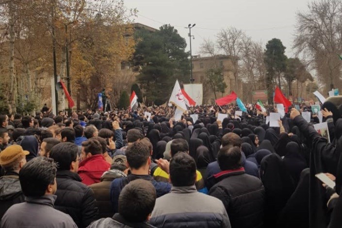 تجمع دانشجویان در دانشگاه تهران به یاد سردار سلیمانی + عکس