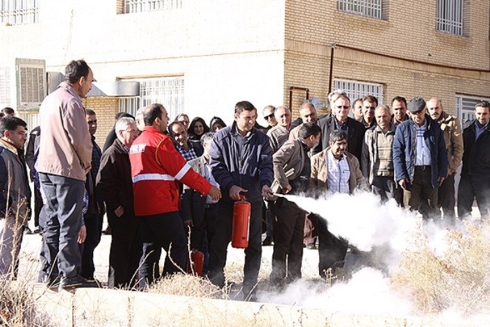 برگزاری کارگاه آموزشی مقدمات ایمنی و آتش نشانی در دانشگاه آزاد اسلامی استهبان
