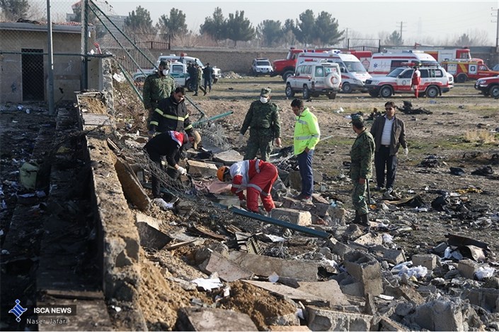  هواپیما پس از برخورد به زمین منفجر شد