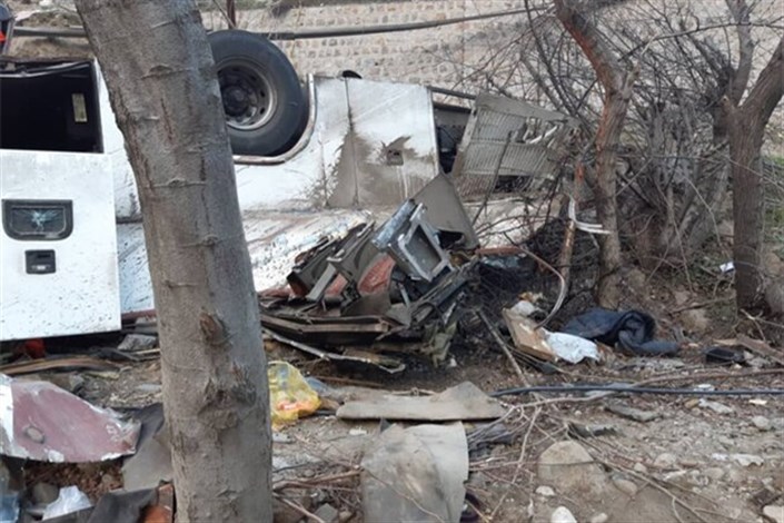 واژگونی اتوبوس در آزادراه اصفهان به شیراز/۹نفر کشته و ۱۹ نفرمصدوم شدند