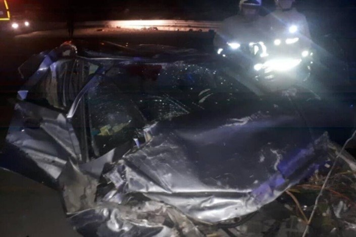 مرگ یک زن و مصدومیت دو نفر در تصادف شبانه غرب تهران/خودرو ۲۰۶ متلاشی شد