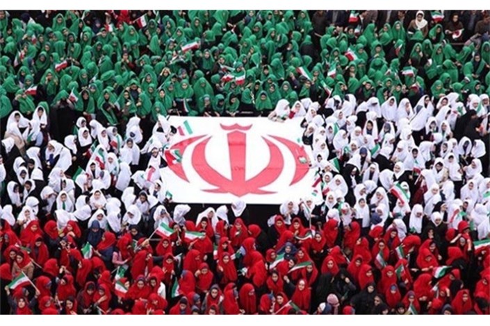 اجرای گروه سرود 1357 نفری همسرایان فجر در سالروز پیروزی انقلاب اسلامی