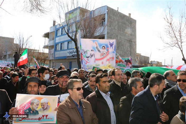 شرکت دانشگاهیان دانشگاه آزاد شهرکرد در راهپیمایی پیروزی انقلاب