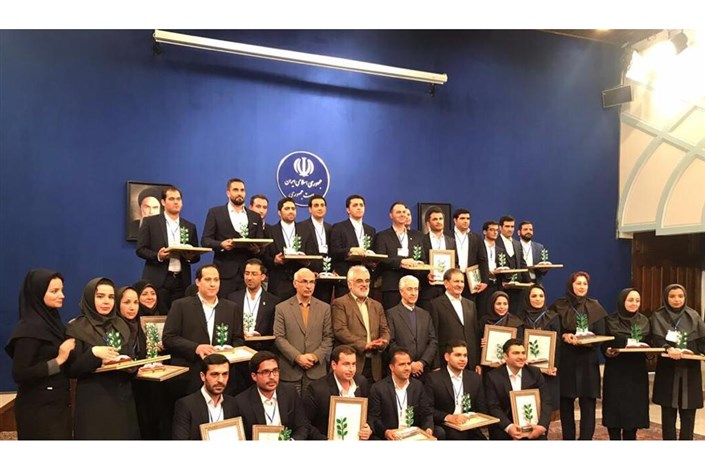 اعطای طرح پژوهشی به دانشجویان برگزیده دانشگاه آزاد اسلامی