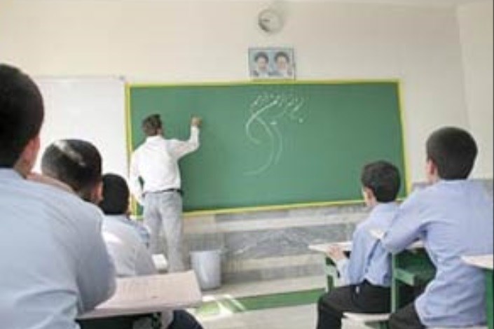 وزیر آموزش و پرورش طرح رتبه‌بندی معلمان را اجرایی کند