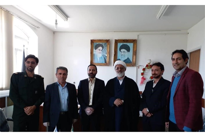 نشست مسئولان دانشگاه آزاد اسلامی و کمیته امداد زاهدشهر با محور کارآفرینی