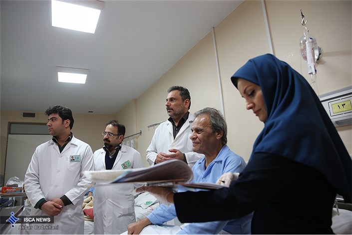مسن‌ترین بیمار کرونایی ایران از بیمارستان بم مرخص شد