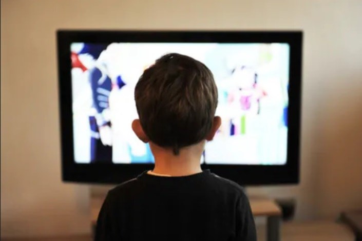 خطر زل زدن به صفحه نمایش برای کودکان خردسال