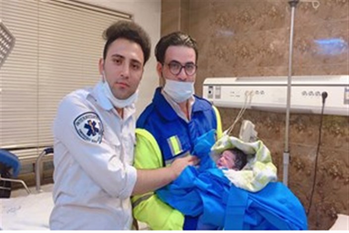 نوزاد عجول  اردلی در آمبولانس اورژانس به دنیا آمد