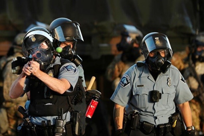 رفتارهای خشن پلیس آمریکا تهدیدی برای جان شهروندان هستند
