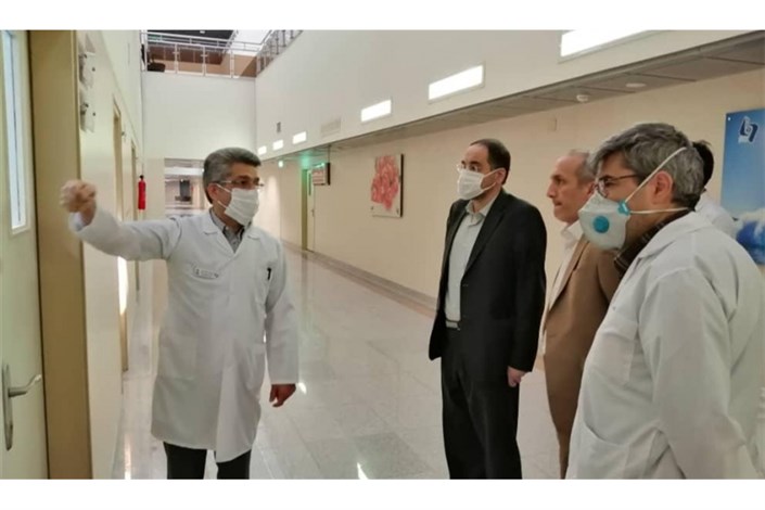 رئیس دانشگاه علوم پزشکی آزاد اسلامی تهران  از بیمارستان فرهیختگان بازدید کرد